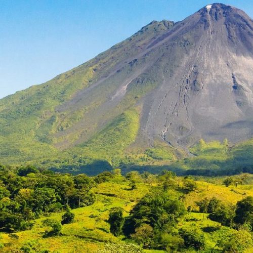 Volcán Arenal de Noche y Ecotermales